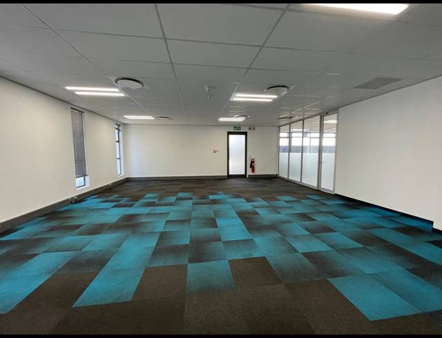 1,006M² OFFICE TO LET IN BRYANSTON